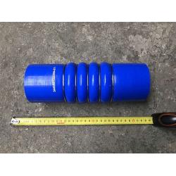 Патрубок интеркуллера гофрированный ЯМЗ-650 (79х250 mm d=79 mm) 4-х слойный